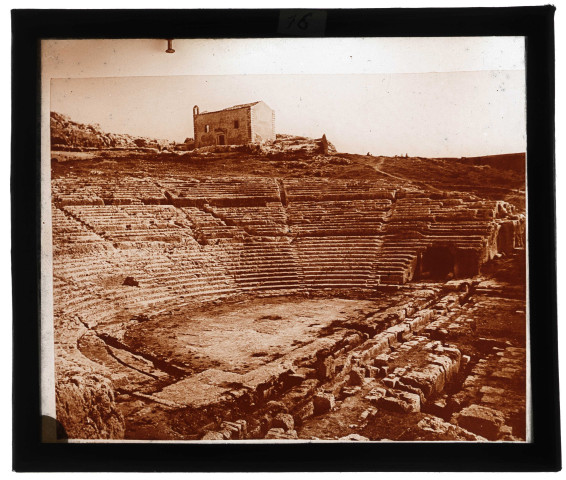 Arènes.