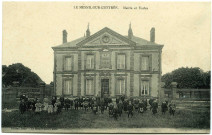 Mesnil-sur-l'Estrée (Le). Mairie et Ecoles.