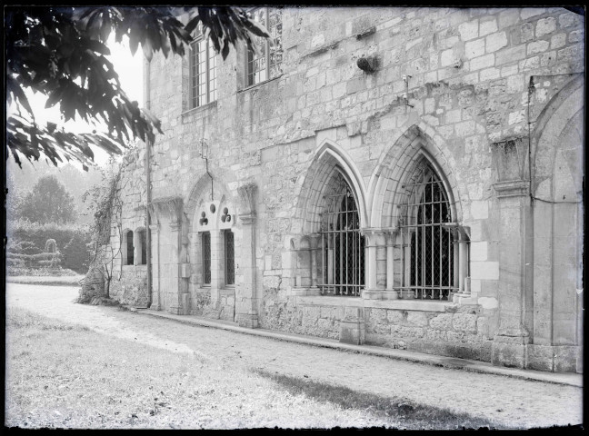 Ruines et vestiges de l'abbaye de Bonport de Pont-de-l'Arche (Eure).