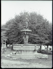 Fontaine ornementée d'église bretonne.