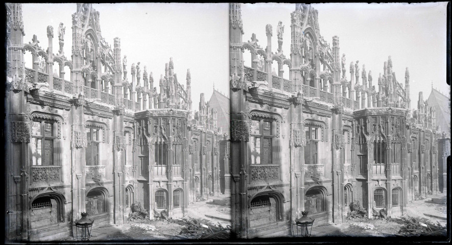 Palais de justice de Rouen (Seine-Maritime), endommagé par les bombardements de la seconde guerre mondiale.