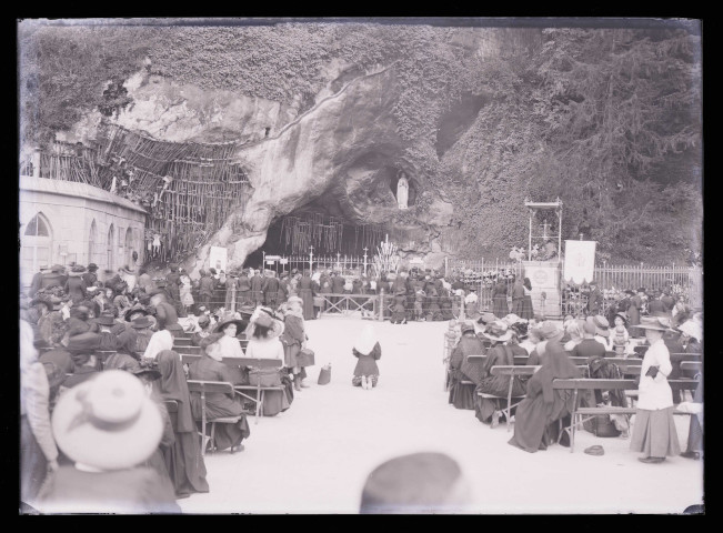 Grotte de Lourdes (Hautes-Pyrénées).