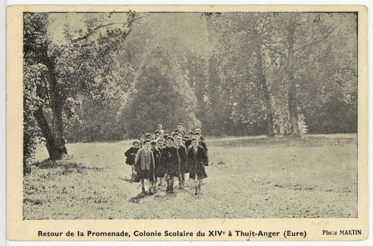 Thuit-Anger (Le). Retour de la Promenade, Colonie Scolaire du XIVe à Thuit-Anger.