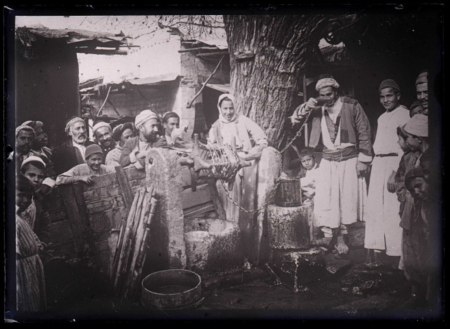 Puits dans le centre de la ville de Biredjik (Turquie) (notice PA).