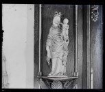 Statue de Vierge à l'enfant en calcaire polychrome, du retable latéral Nord de l'église Saint-Sigismond de Nojeon-en-Vexin (Eure, France).
