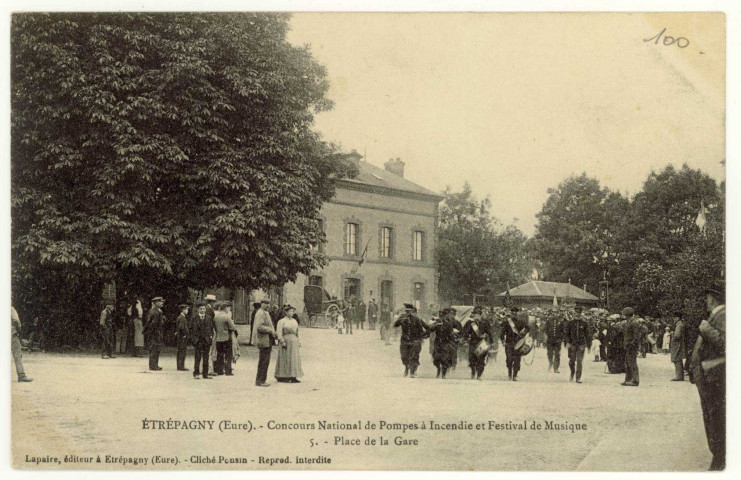 Etrépagny. Concours National de Pompes à Incendie et Festival de Musique. Place de la Gare.