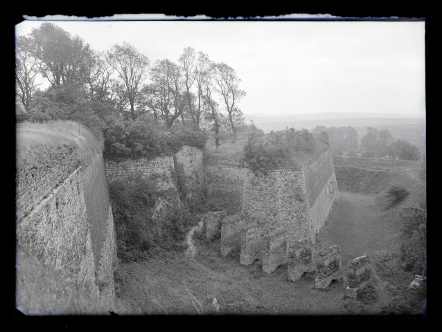 Remparts de Montreuil-sur-Mer (Pas-de-Calais).