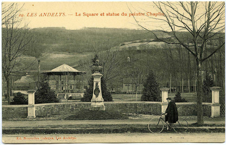 Andelys (Les). Le square et statue du peintre Chaplin.