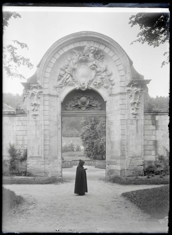 Grand portail de l'abbaye Notre-Dame de Fontenelle de Saint-Wandrille-Rançon (Seine-Maritime).