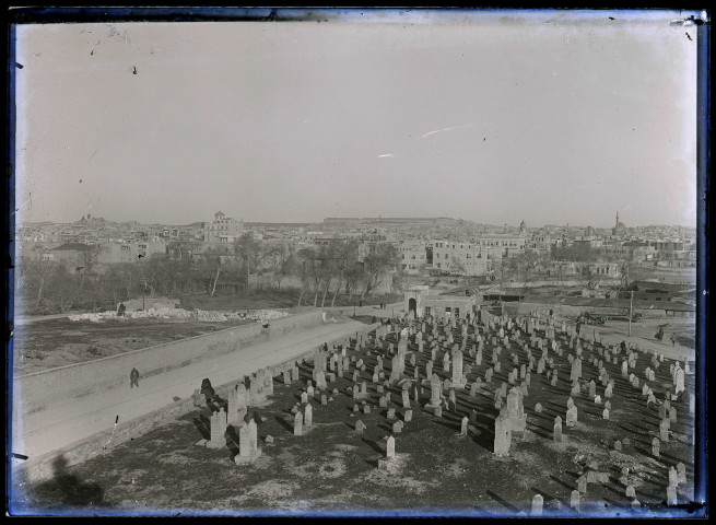 Cimetière musulman au pied des faubourgs.