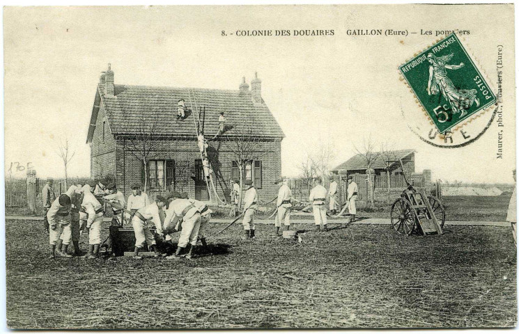 Gaillon. Colonie des Douaires - Gaillon (Eure) - Les pompiers.