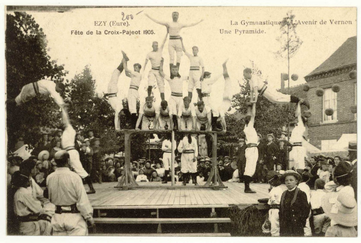 Ezy-sur-Eure. Fête de la Croix-Pajeot-1905 - La Gymnastique "L'Avenir de Vernon" - Une Pyramide.