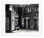 Salle et collections d'un musée égyptien.