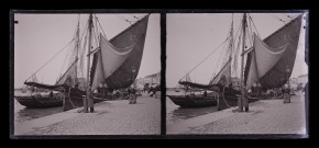 Marins à bord de leur bateaux de pêche amarrés dans le port de Trouville (Calvados).