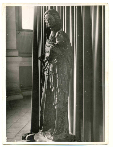 Statue de la Vierge à l'enfant de l'église de Beauficel-en-Lyons (Eure, France)