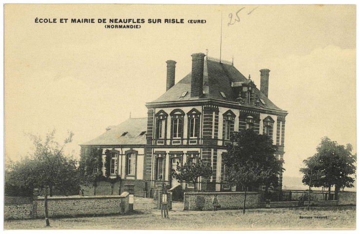Neaufles-sur-Risle. Ecole et Mairie de Neaufles sur Risle.