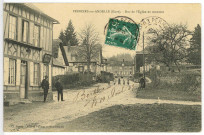 Perriers-sur-Andelle. Rue de l'Eglise en montant.