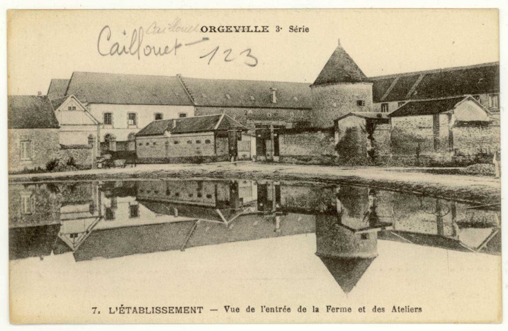 Caillouet-Orgeville. L'établissement-Vue de l'entrée de la Ferme et des Ateliers.