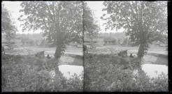 Cour de ferme dans la campagne de Rosay-sur-Lieure (Eure).