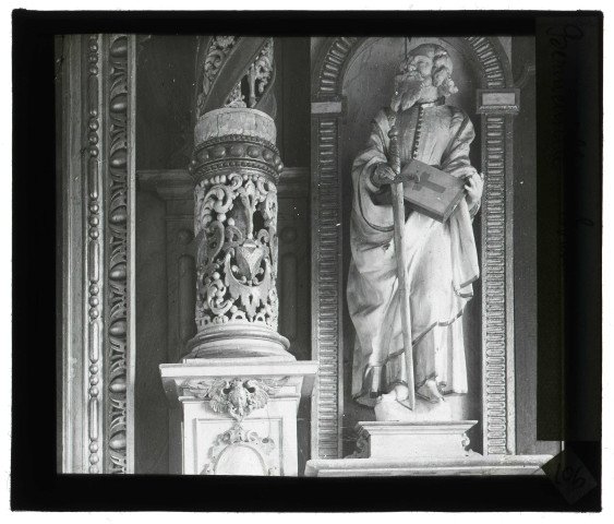 Église de Bernienville (Eure), maître-autel, détail.