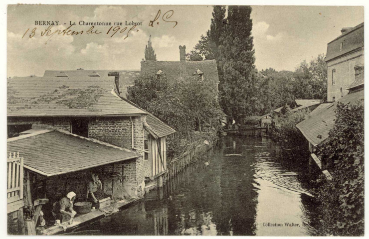 Bernay. La Charentonne rue Lobrot.