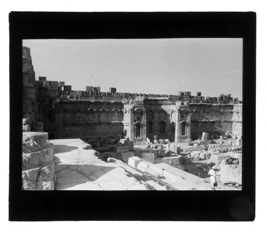 Ruines et vestiges d'un temple.