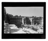 Ruines et vestiges d'un temple.