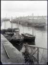 Bateaux de pêche amarrés dans le port de Croisset (Seine-Maritime).