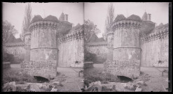 Porte Saint-Sulpice avec tours extra-muros de Fougères (Ille-et-Vilaine).