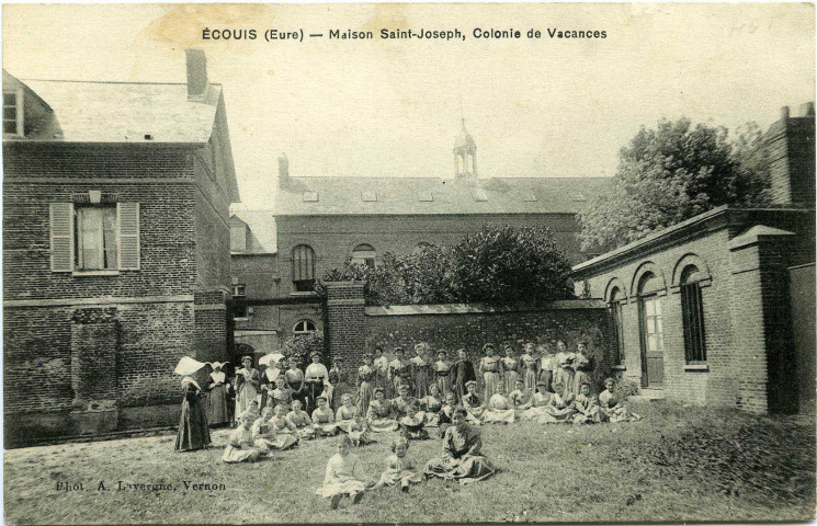Ecouis. Maison Saint-Joseph, Colonie de Vacances.