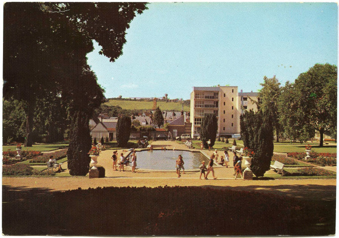 Evreux-Ville. Jardin Public - Le Bassin.