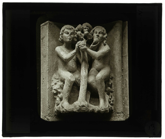 Cathédrale Notre-Dame de Reims (Marne), Adam et Ève, claveau d'une voussure de la rose du transept nord.