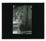 Détail des stalles et du maître-autel réalisé par Simon Pfaffenhoffen avec anges en plomb doré en adoration de l'abbaye de Valloires (Somme). Idem 7403.