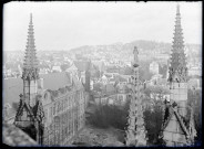 Vue sur l'Hôtel de Ville et la chapelle du lycée Corneille de Rouen (Seine-Maritime).