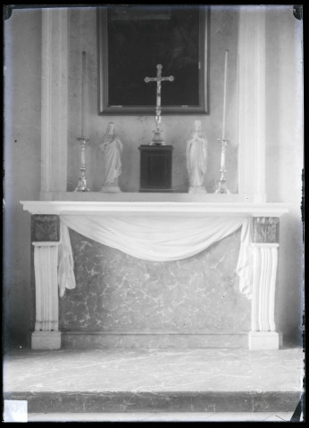 Autel de l'église de Mesnil-Verclives (Eure).