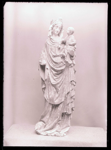 Statue de Vierge à l'enfant de l'église de Mézières-en-Vexin (Eure).