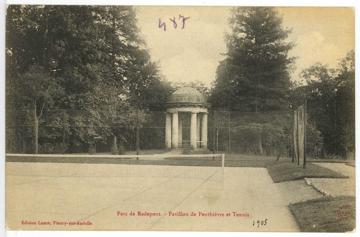 Radepont. Parc de Radepont (Eure) - Pavillon de Penthièvre et Tennis.
