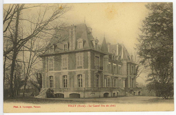 Tilly. Le Castel (vue de côté).