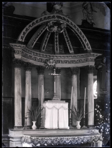 Chapelle Saint-Nicolas de Bonnebos à Manneville-sur-Risle (Eure), intérieur et sanctuaire.