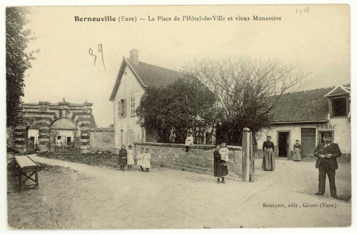 Bernouville. La Place de L'Hôtel de Ville et Vieux Monastère.