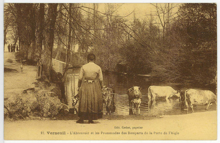 Verneuil-sur-Avre. L'Abreuvoir et les Promenades des Remparts de la Porte de l'Aigle.