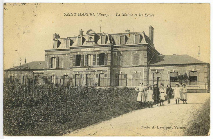 Saint-Marcel. La Mairie et les Ecoles.