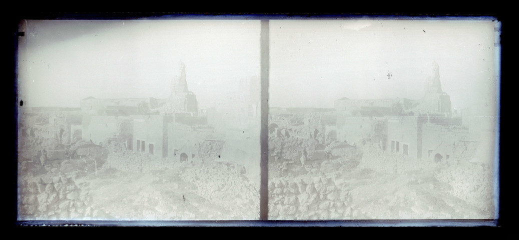 Vue générale de la mosquée de Gaza (Palestine) en ruines.