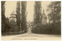 Condé-sur-Iton. Entrée de l'Ancien Château.