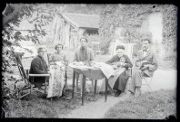 Famille Bretocq dans le jardin.