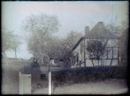 Maison à colombages de la campagne de Rosay-sur-Lieure (Eure).