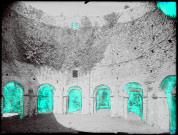 Ruines et vestiges d'un édifice breton.