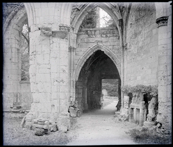 Ruines et vestiges de l'abbaye de Jumièges (Seine-Maritime).