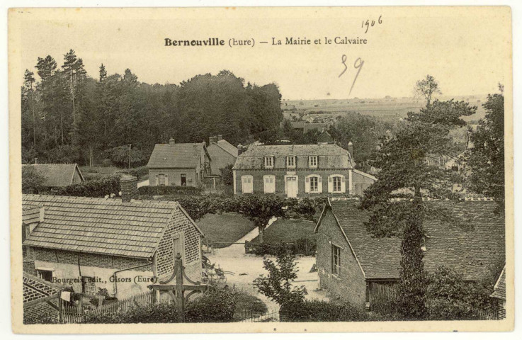 Bernouville. La Mairie et le Calvaire.