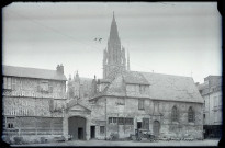 Vue sur la flèche de l'église Notre-Dame de Caudebec-en-Caux (Seine-Maritime).